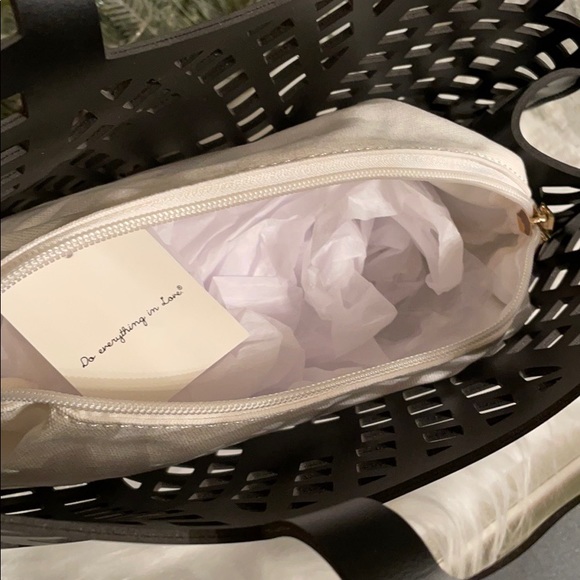 Vegan Leather Handbag - Picture 5 of 7